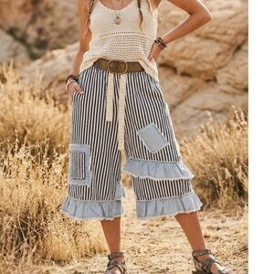 POL Blue & White Striped Railroad Patchwork Ruffle Cropped Pants size Small